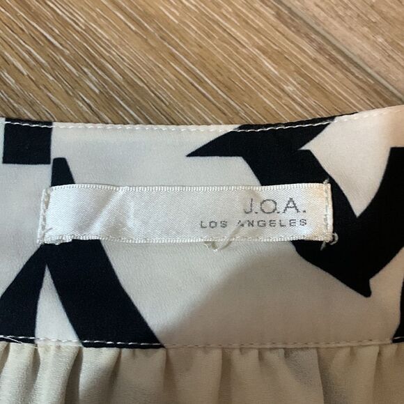 J.O.A Los Angeles Patterned Skirt - Picture 4 of 5